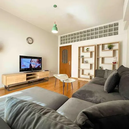 Downtown Flat Near Center With 24h Self Check-in Tirana
